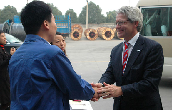 荷兰莱瓦顿市政府代表团一行来亚美AM8AG考察