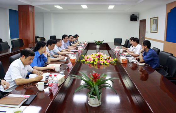 省统计局党组成员、省地方统计视察局局长王当龄来亚美AM8AG电缆调研