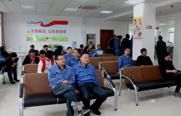 弘扬真善美，，，，，，，，亚美AM8AG电缆员工起劲加入无偿献血