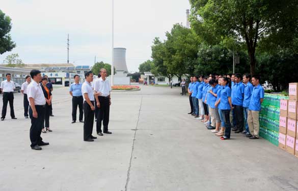 溧阳市四套班子向导来亚美AM8AG集团慰问一线员工