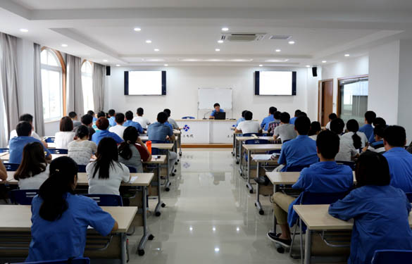 亚美AM8AG电缆2015年新进大学生转型培训班乐成举行