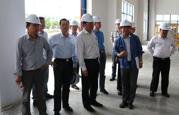 省经信委副主任陆元刚一行来亚美AM8AG电缆调研