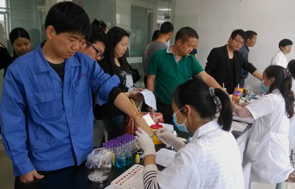 迎“五四”献爱心，，，，，，，亚美AM8AG掀起献血热潮