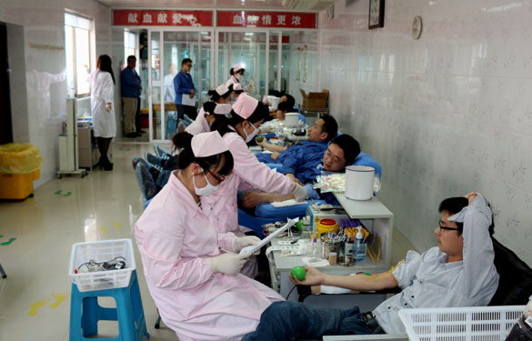 亚美AM8AG员工无偿献血迎“五一”