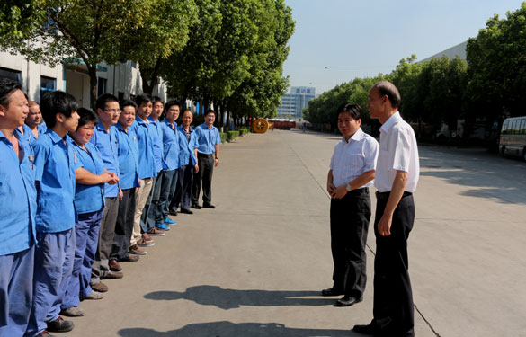 溧阳市市长苏江华等向导慰问亚美AM8AG一线员工