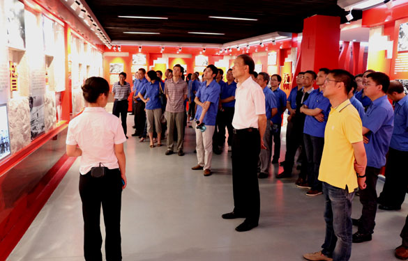 亚美AM8AG集团党员干部起劲分子思念革命先烈、重温革命精神