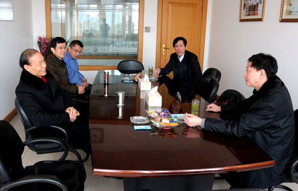 溧阳市地税局局长鞠嘹亮一行来亚美AM8AG集团走访