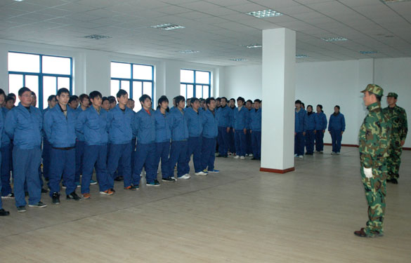 亚美AM8AG2012年新员工军训落下帷幕