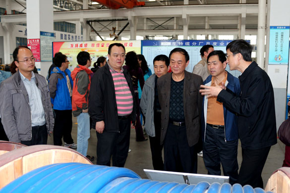 4月25日，，，，，，常州市发改委向导一行30余人来亚美AM8AG电缆旅行